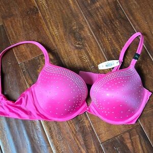 NWT VS 34D Bra Victoria’s Secret Santa Bra